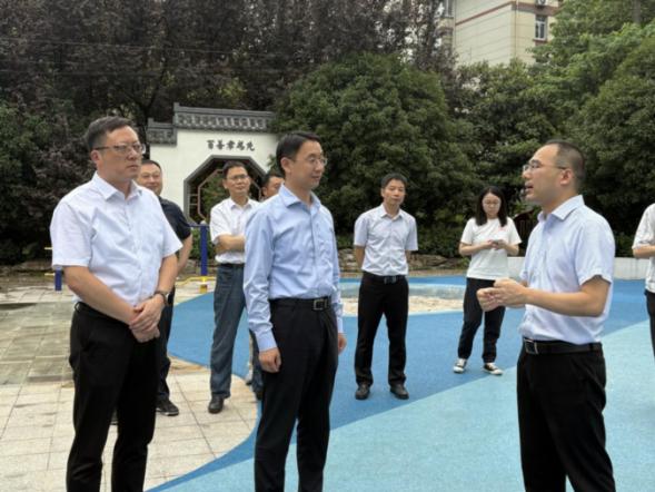 推进城镇老旧小区高质量“焕新”——市领导领办督办市政协重点提案.jpg